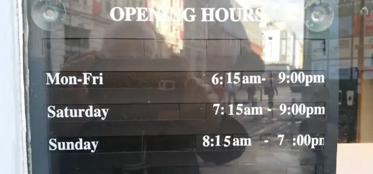 Starbucks Manchester Opening hours